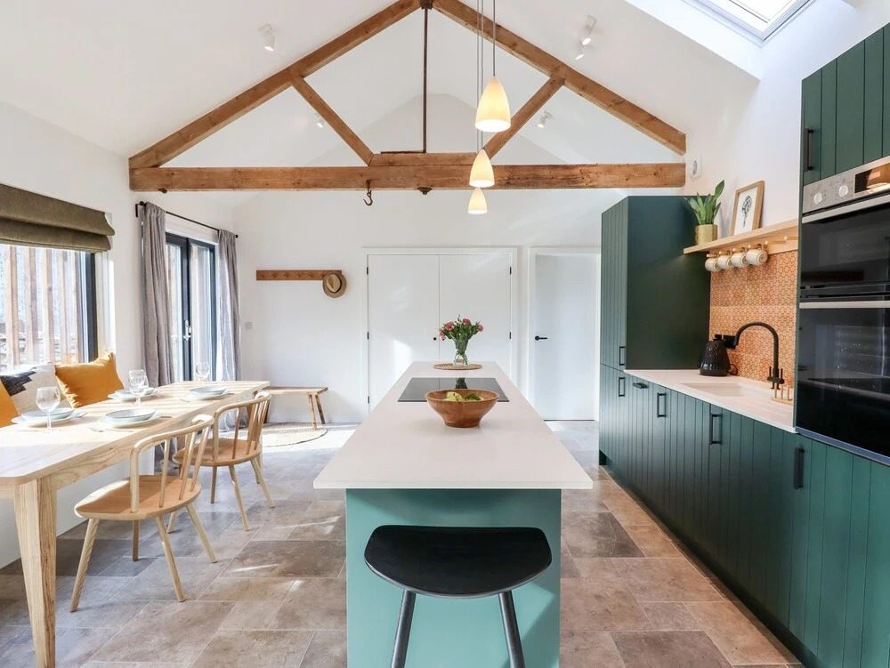 1 Caddaford Barns