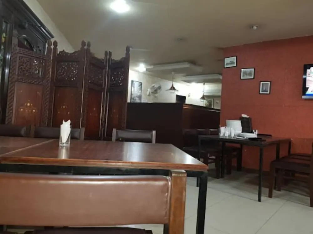 Hotel Sehwan Divine