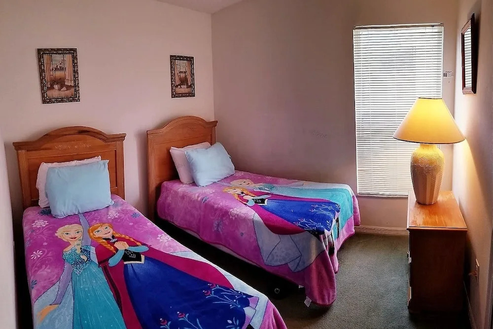 LKB4705AW Lake Berkley - Four Bedroom Home