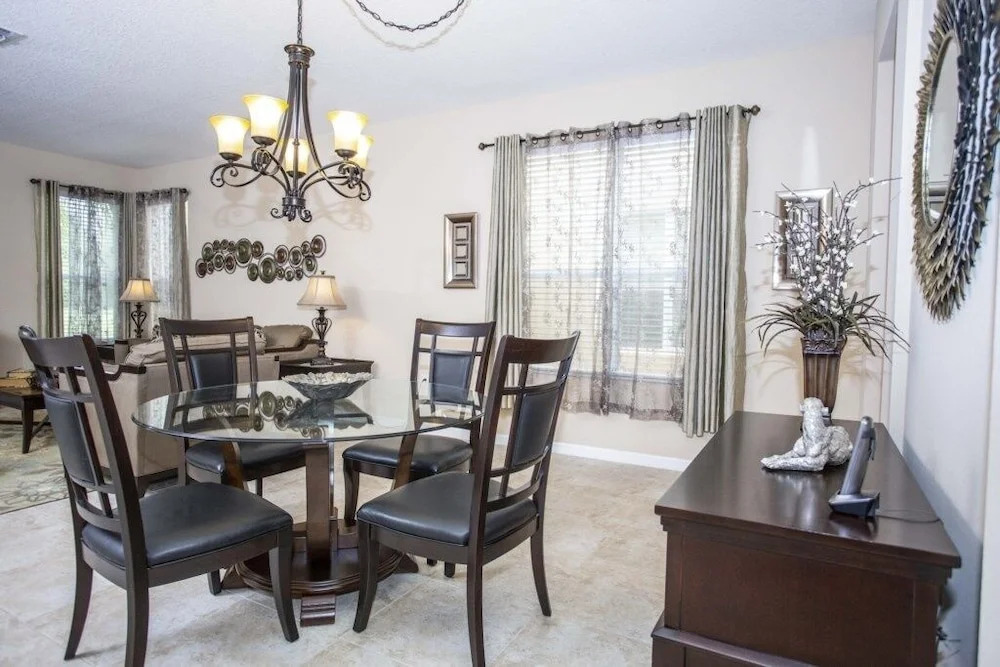 6-bedroom house w/ private pool 10 min from Disney