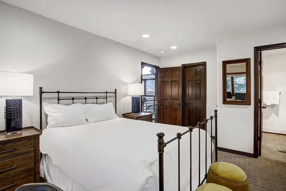 Exquisite, Private Mountain Home Retreat 4 Bedroom Home by RedAwning