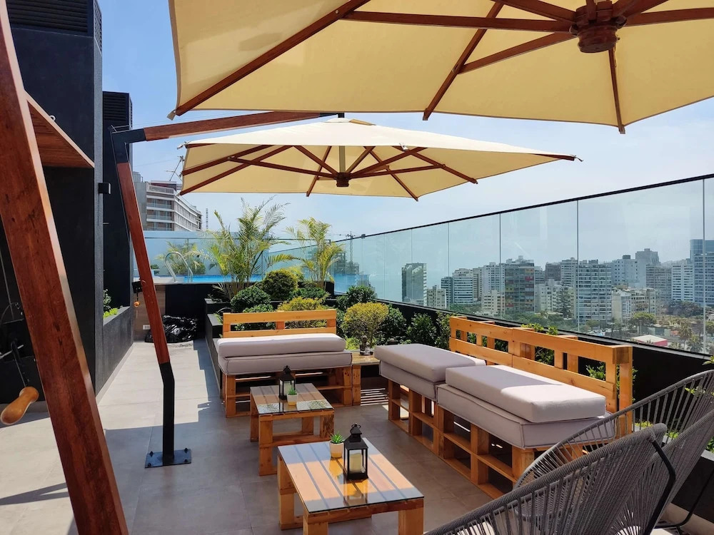 w Engaging 2BR in the Heart of Barranco
