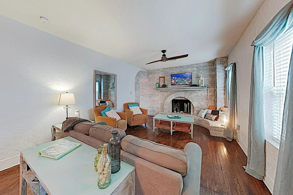 New Listing! Charming Getaway - 1 Block To Beach 3 Bedroom Home