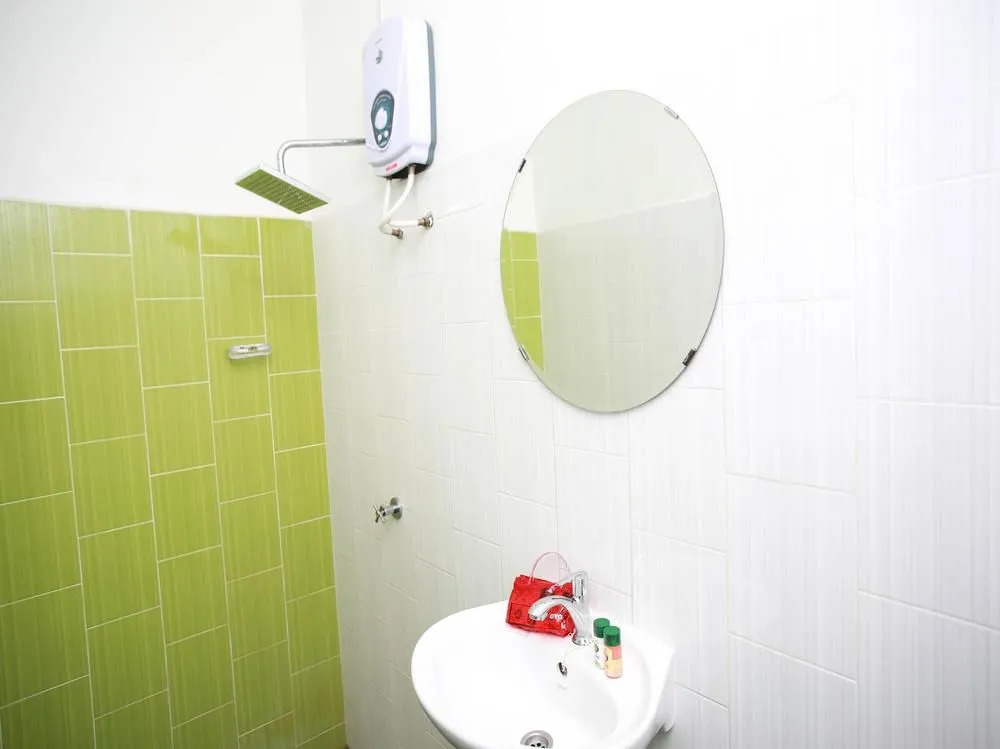 OYO 221 Olive Hotel