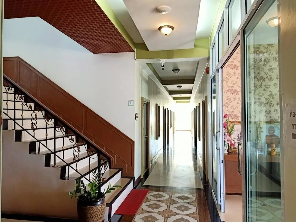 Karnmanee Place Hotel