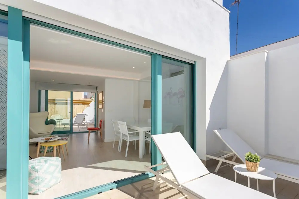 Bright House With 6 Bedrooms & 7 Bathrooms & 2 Terraces. General Castaños