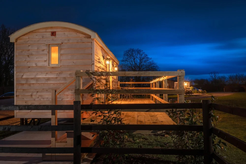 Hillside View Shepherds Hut - Ockeridge Rural Retreats