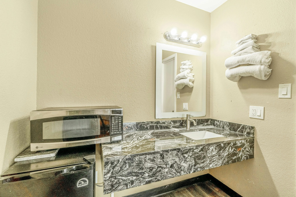 Regency Inn By OYO Rockdale TX
