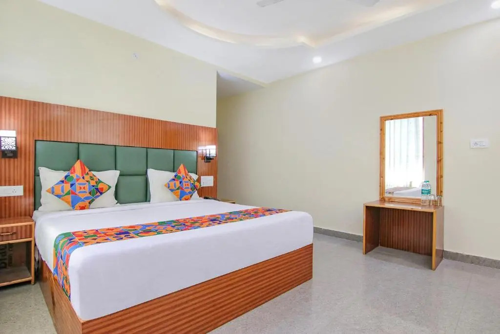 Fabhotel Royal Galaxy