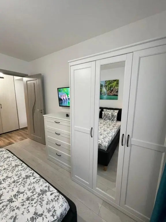 Robert’s Apartament 2