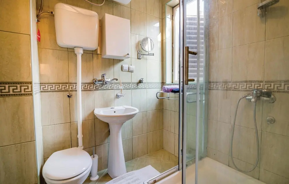 Stunning Home In Njivice With Wifi