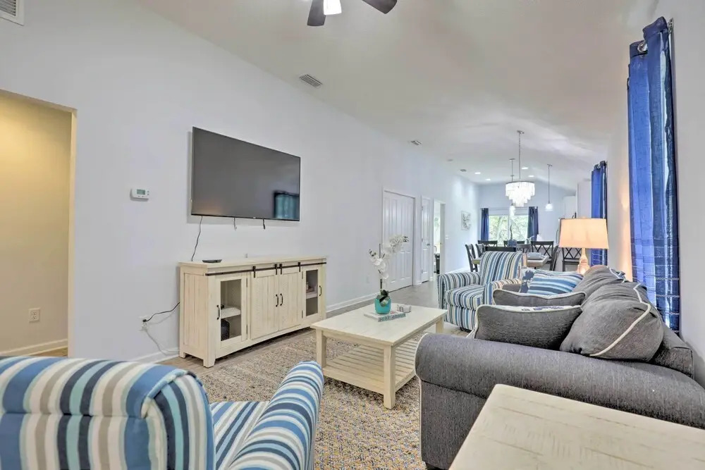 St Augustine Beach Cottage: Walk to Water!