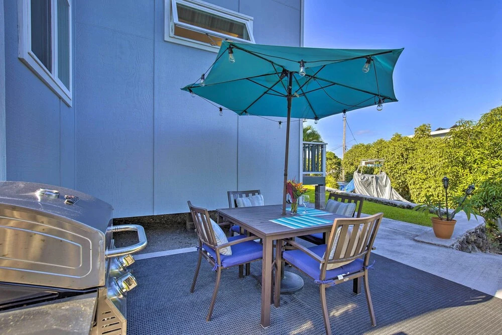 1 Mile to Magic Sands Beach: Kailua-kona Cottage