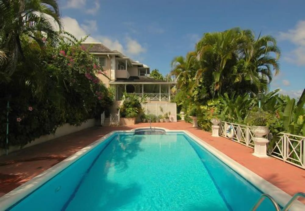 Stoneaway, 6BR by Jamaican Treasures