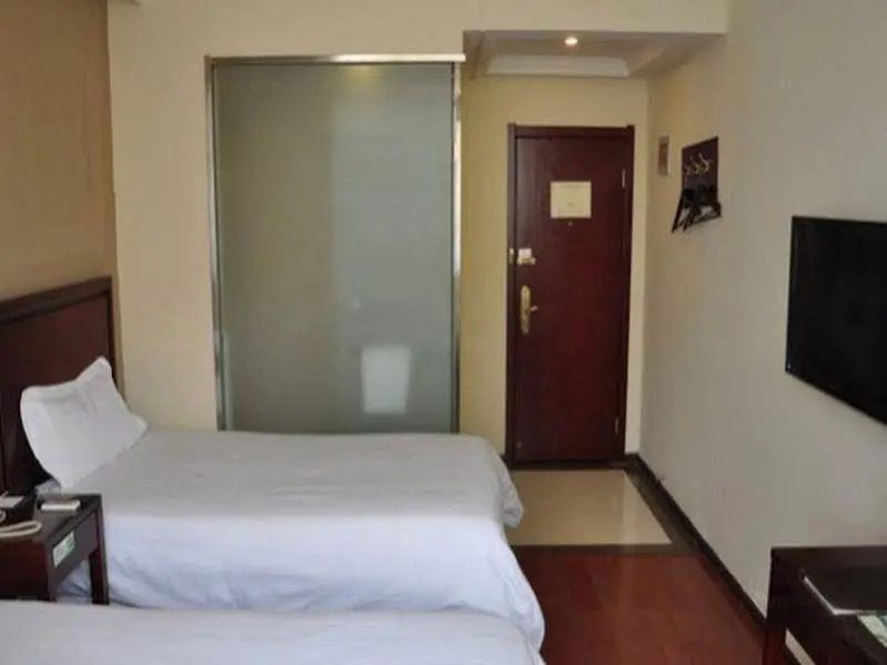GreenTree Inn HeNan LuoYang QingDao Road ShangHai Market Express Hotel