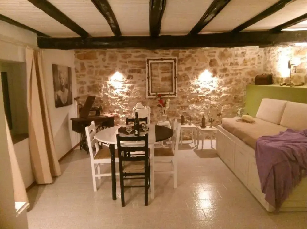 "aristidis Stone House"