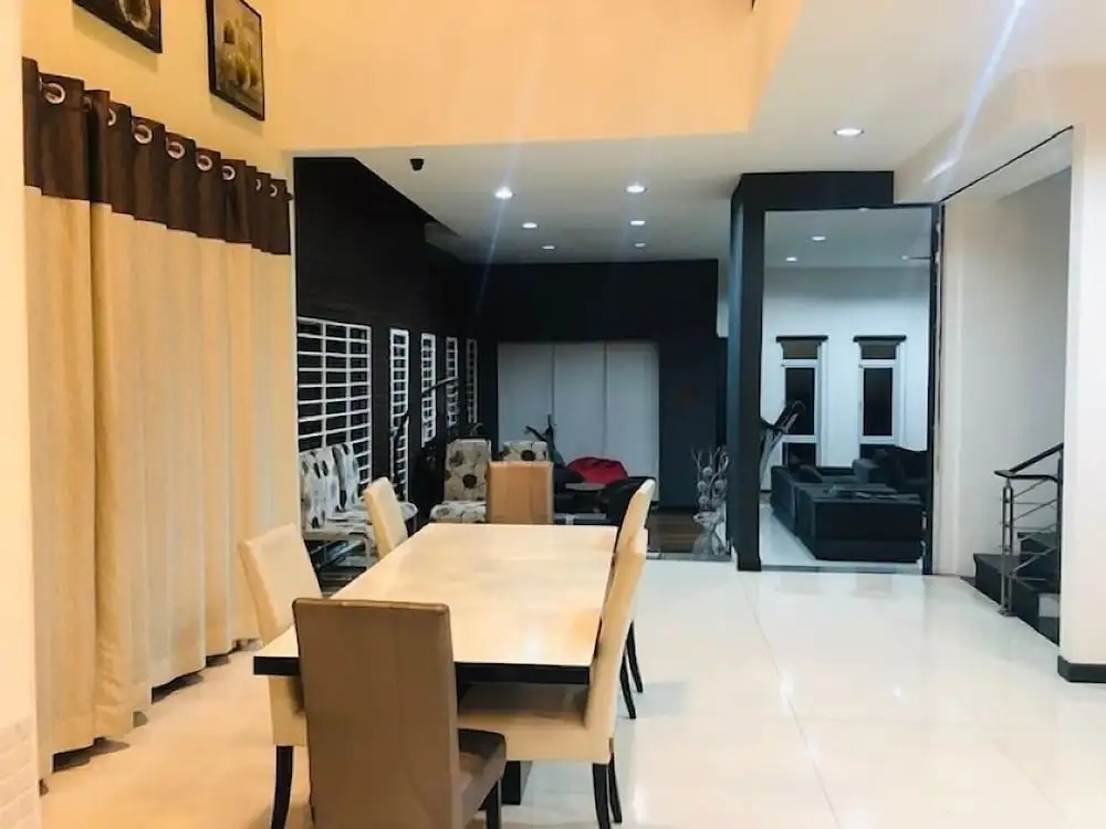 Bungalow by Pauline