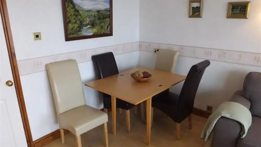 Strandways Court 8