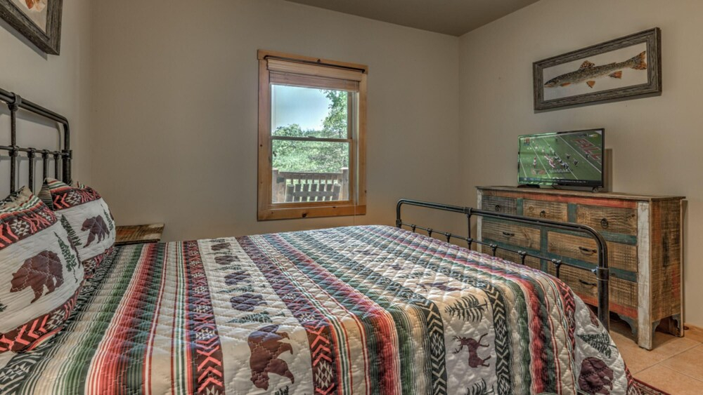 Cozy Bear Cabin by Escape to Blue Ridge