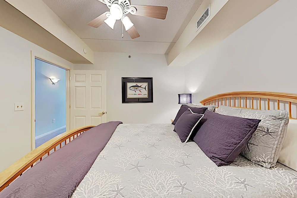 New Listing! Downtown Riverfront W/ Balcony 1 Bedroom Condo