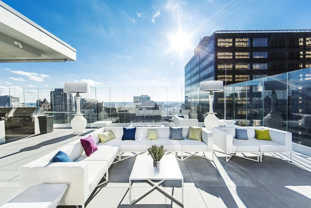 Global Luxury Suites Center City