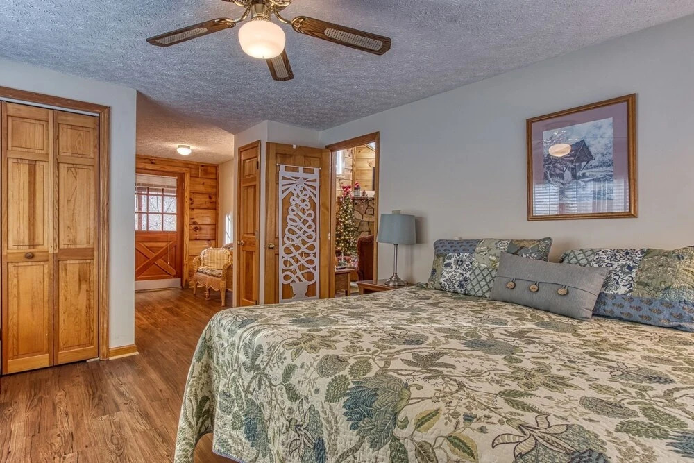 ER46 - Cherith Brook - Great location, Just across from swimming pool! cabin