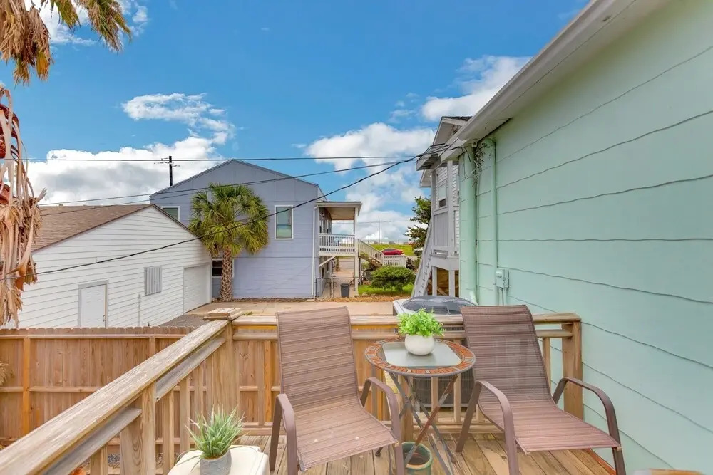 Lazy Days Cottage - Amazing Views And Great Location! 2 Bedroom Home by Redawning