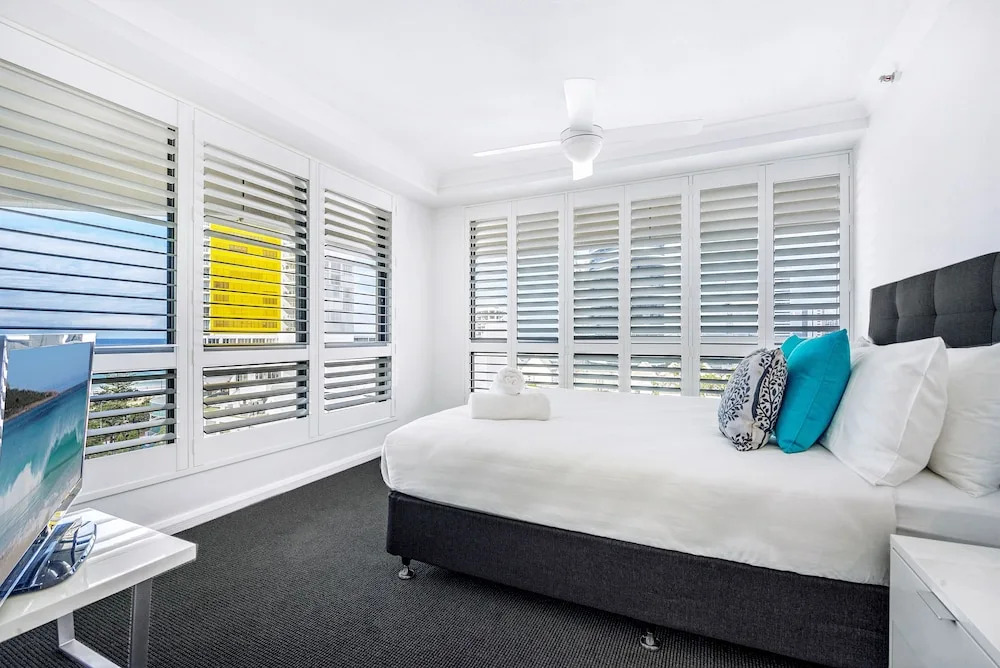 Victoria Square 2 Bed Ocean View Broadbeach