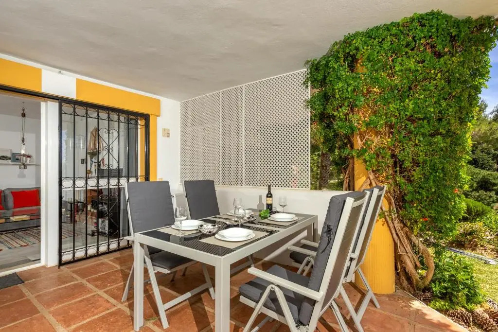 Stunning golf and garden flat in La Siesta Golf Calahonda