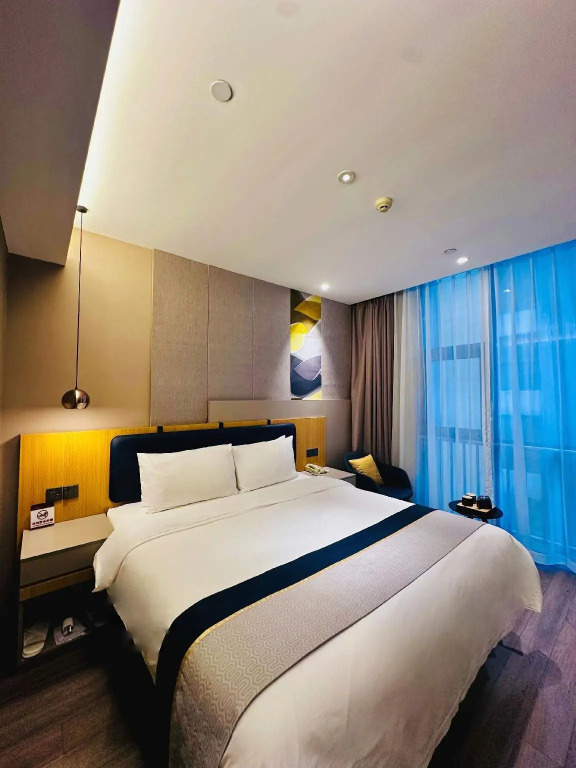 Home Inn Plus Suzhou Wujiang Fenhu Luxin Avenue