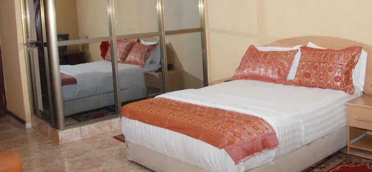 Scola Hotel and Apartment