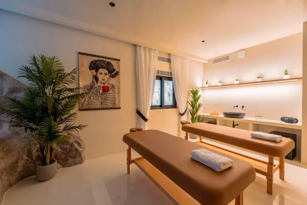Отель Ftelia Black Villas