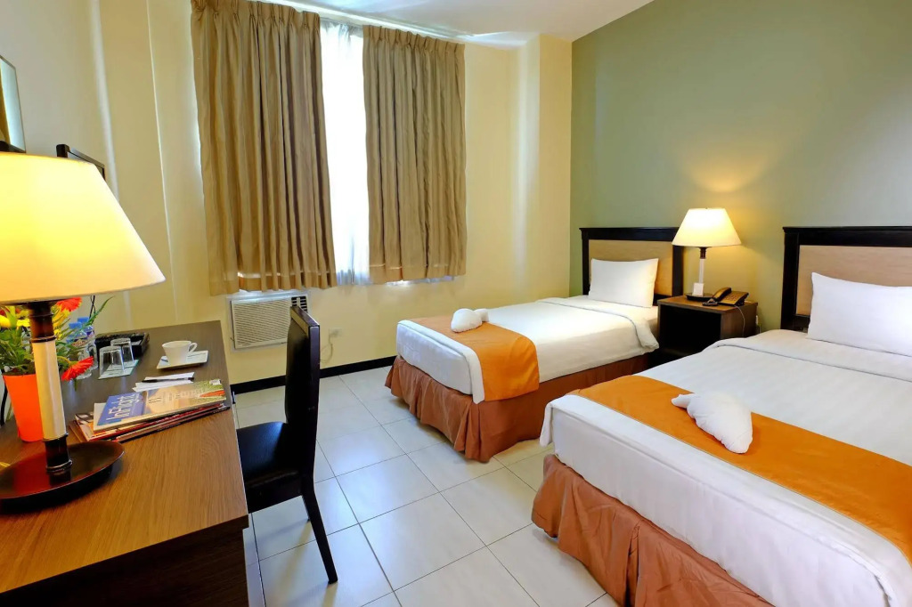 OYO 187 The Maxwell Hotel