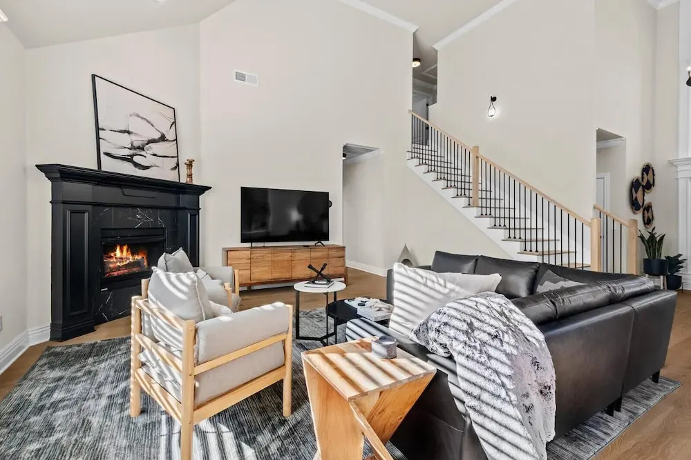 Apollo House - Amazing Location in Rogers, AR - Sleeps 11!