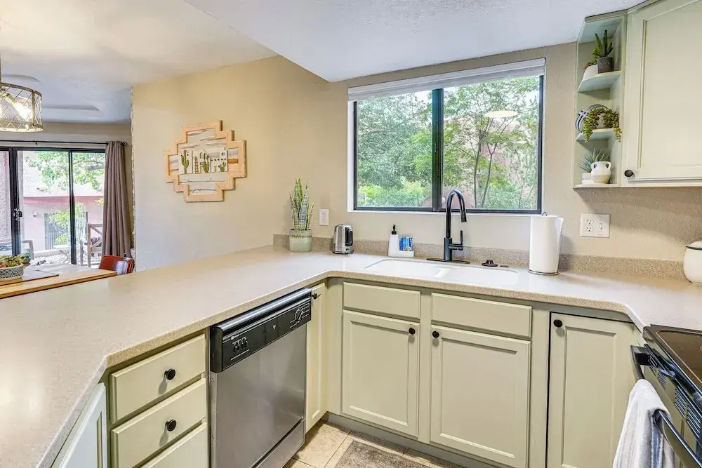 3 Mi to Sabino Canyon: Condo w/ Resort Perks!