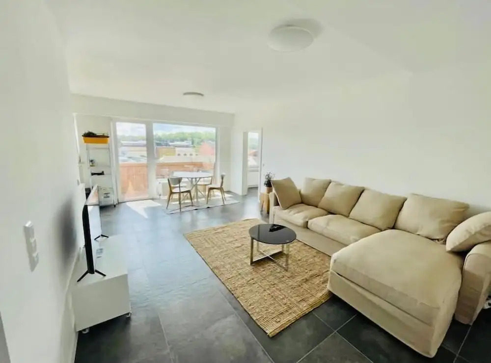 Large 1 bedroom with Terrace & Parking