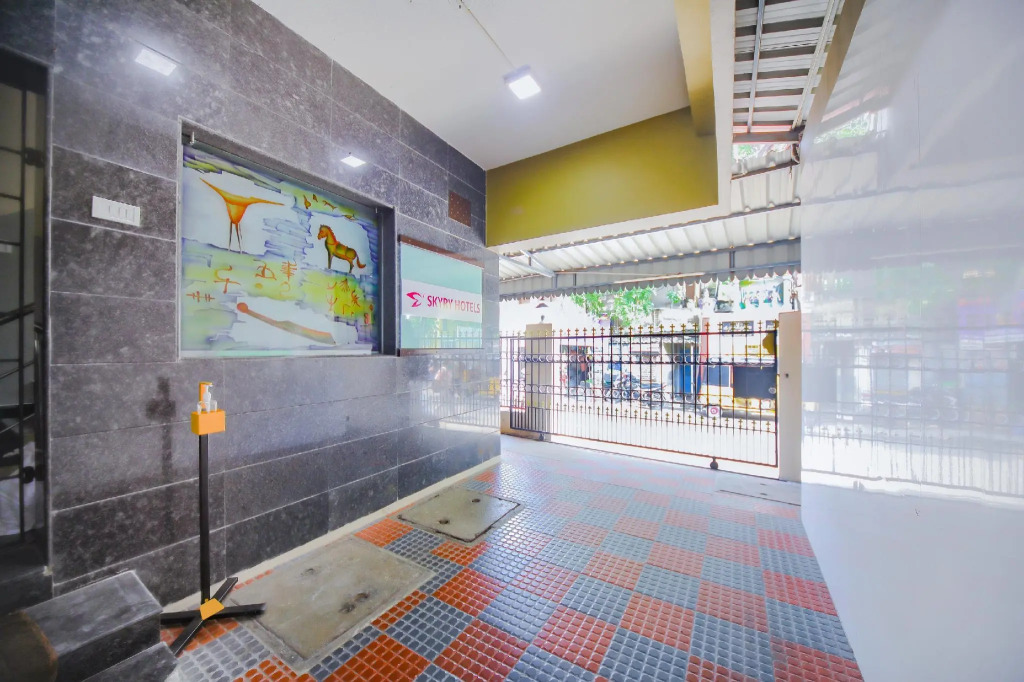 OYO Flagship 76696 Skyry Hotels