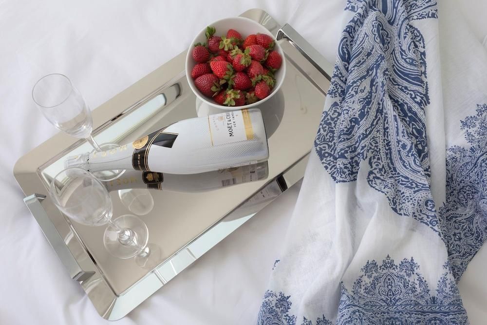 White Grace - A Seductive World of Luxury