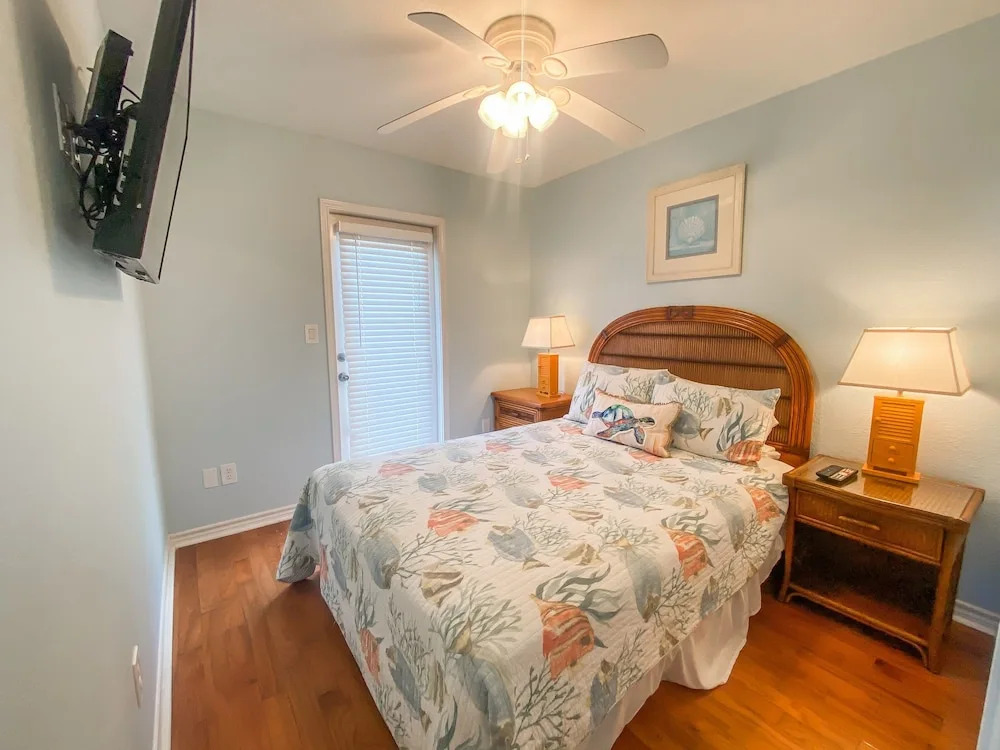 Fancy Flamingo 4 Bedroom Townhouse