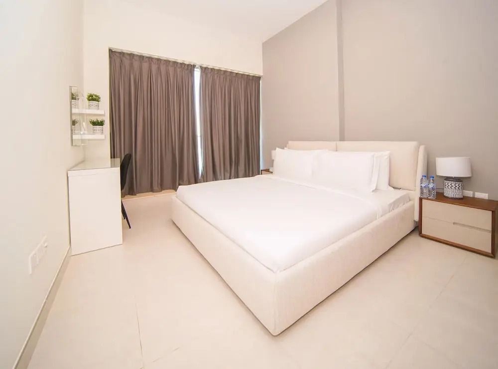 Business Bay 1BR Canal View Rooftop Pool - 360 vacation