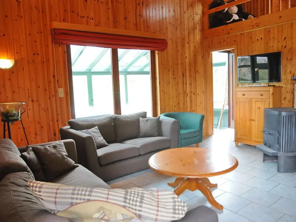 Attractive Holiday Home with Hot Tub in Septon