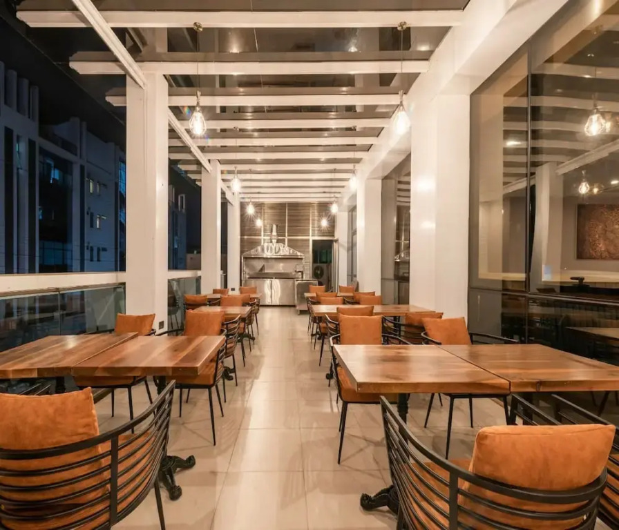 Отель Maa Hotel and Suites
