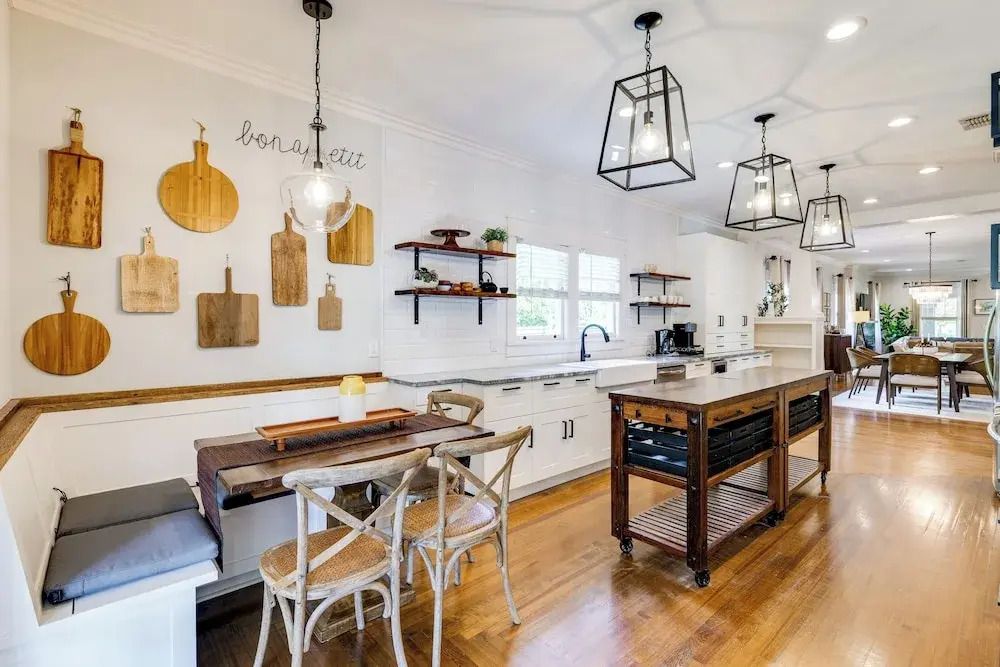 Renovated, Stylish Retreat w/ Patio in Lakeland!