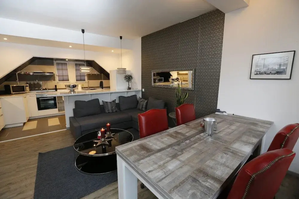 Cote Riviera Luxe Lake