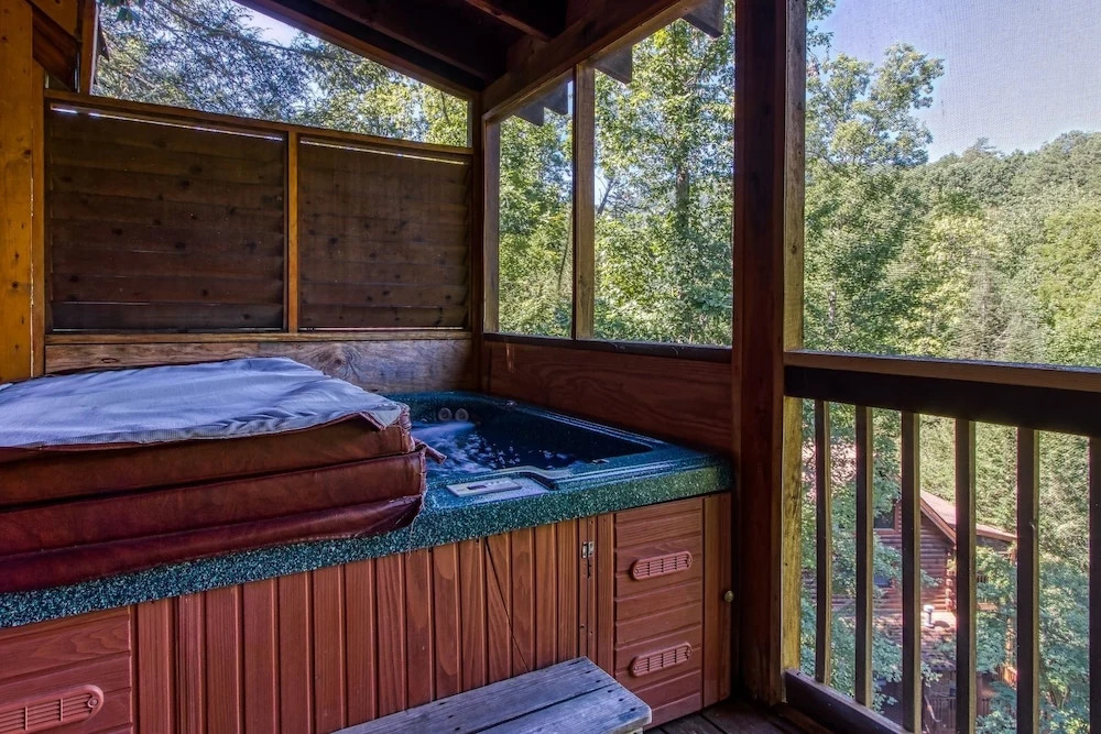 ER222 - Al's Nest - Great Location - Close To Town! 2 Bedroom Cabin by RedAwning