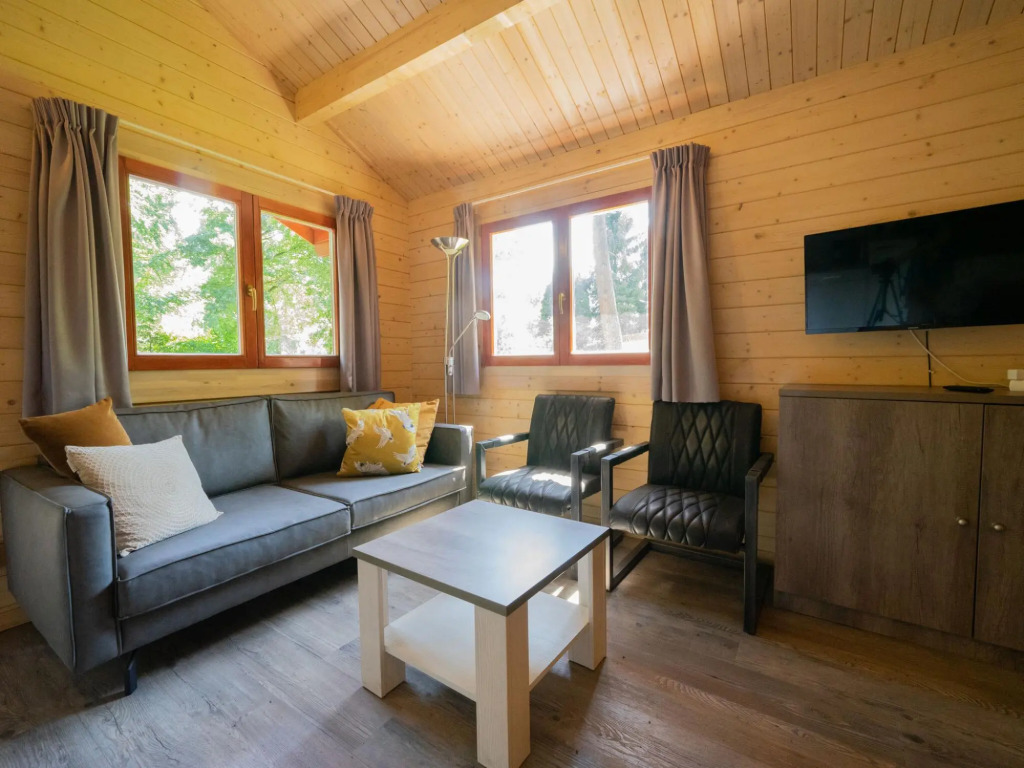 Nice chalet with combimicrowave, 20km from Utrecht