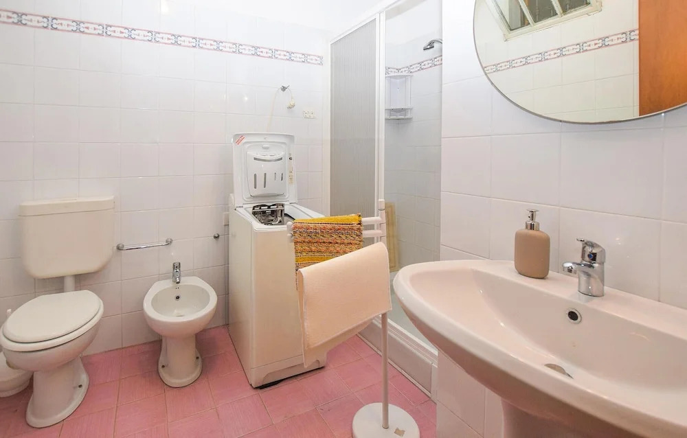 Lovely Home In San Lorenzo Al Mare