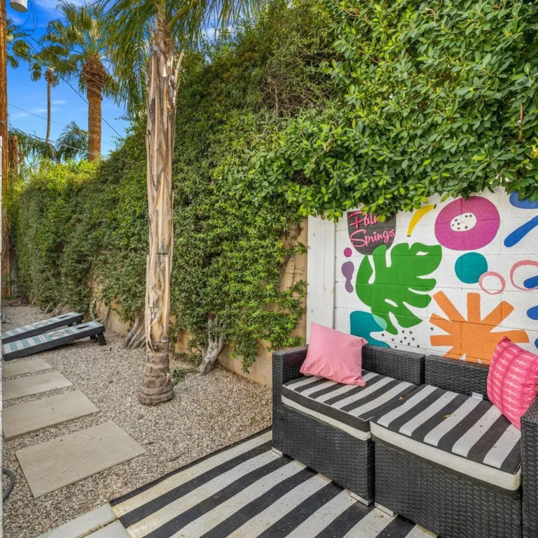The Beverly - Pool Spa Fire Pits Putting Green