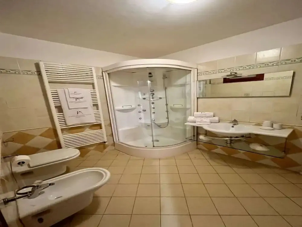 Elegant Villa With hot Tub, Views
