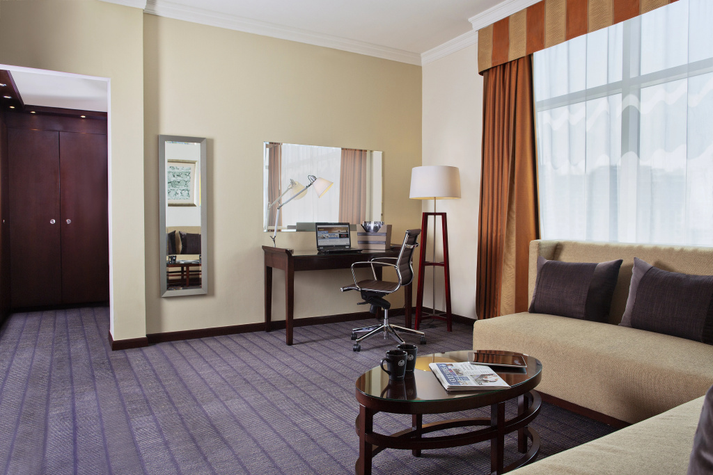 Отель Radisson Blu Barsha Heights